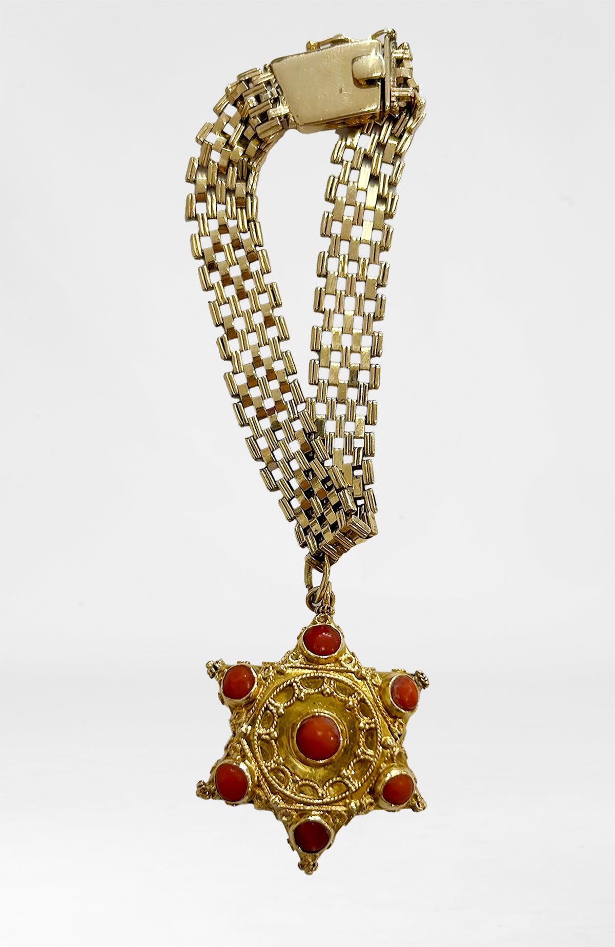 18k Etruscan Coral Fob