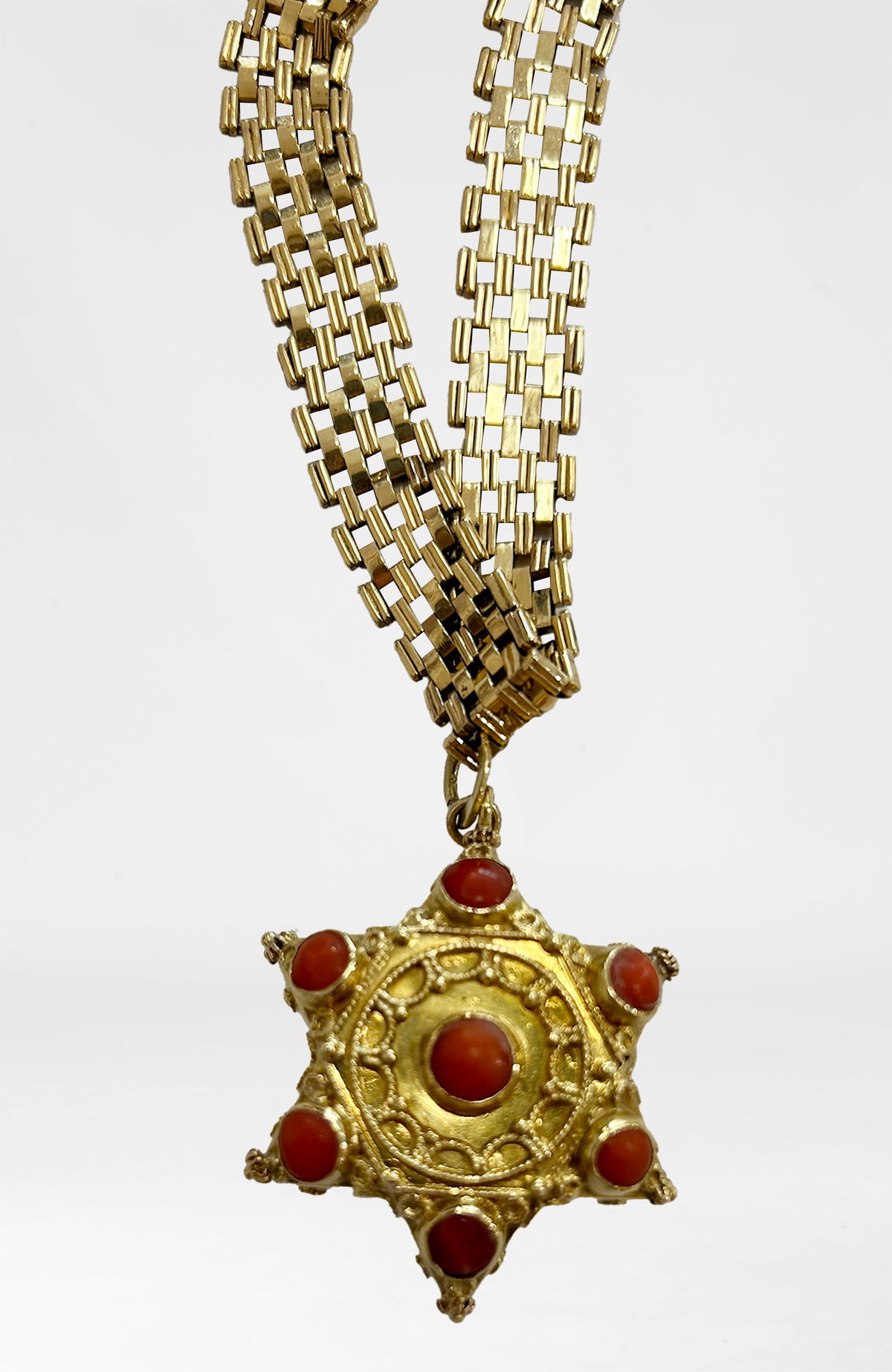 18k Etruscan Coral Fob