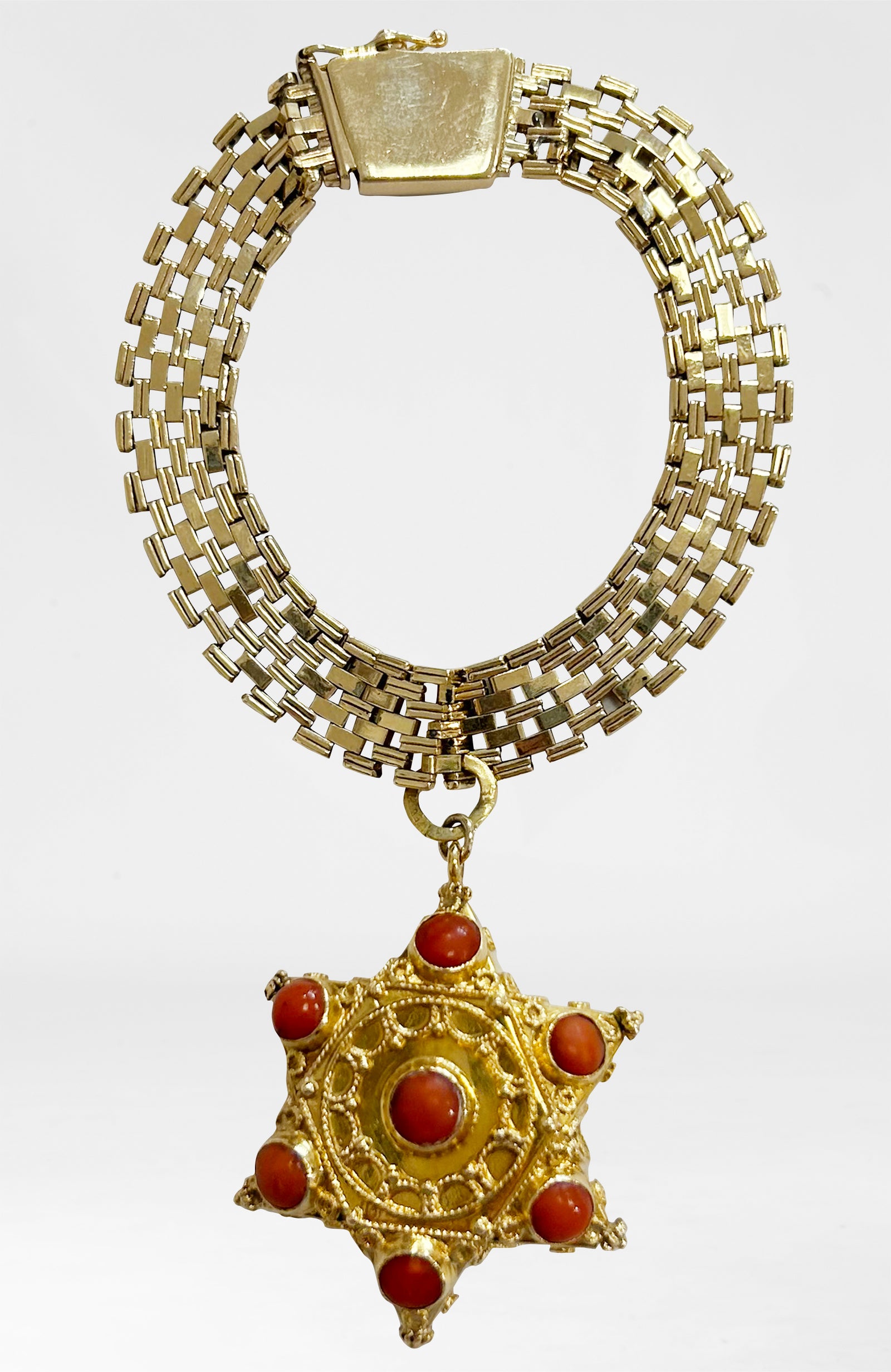18k Etruscan Coral Fob