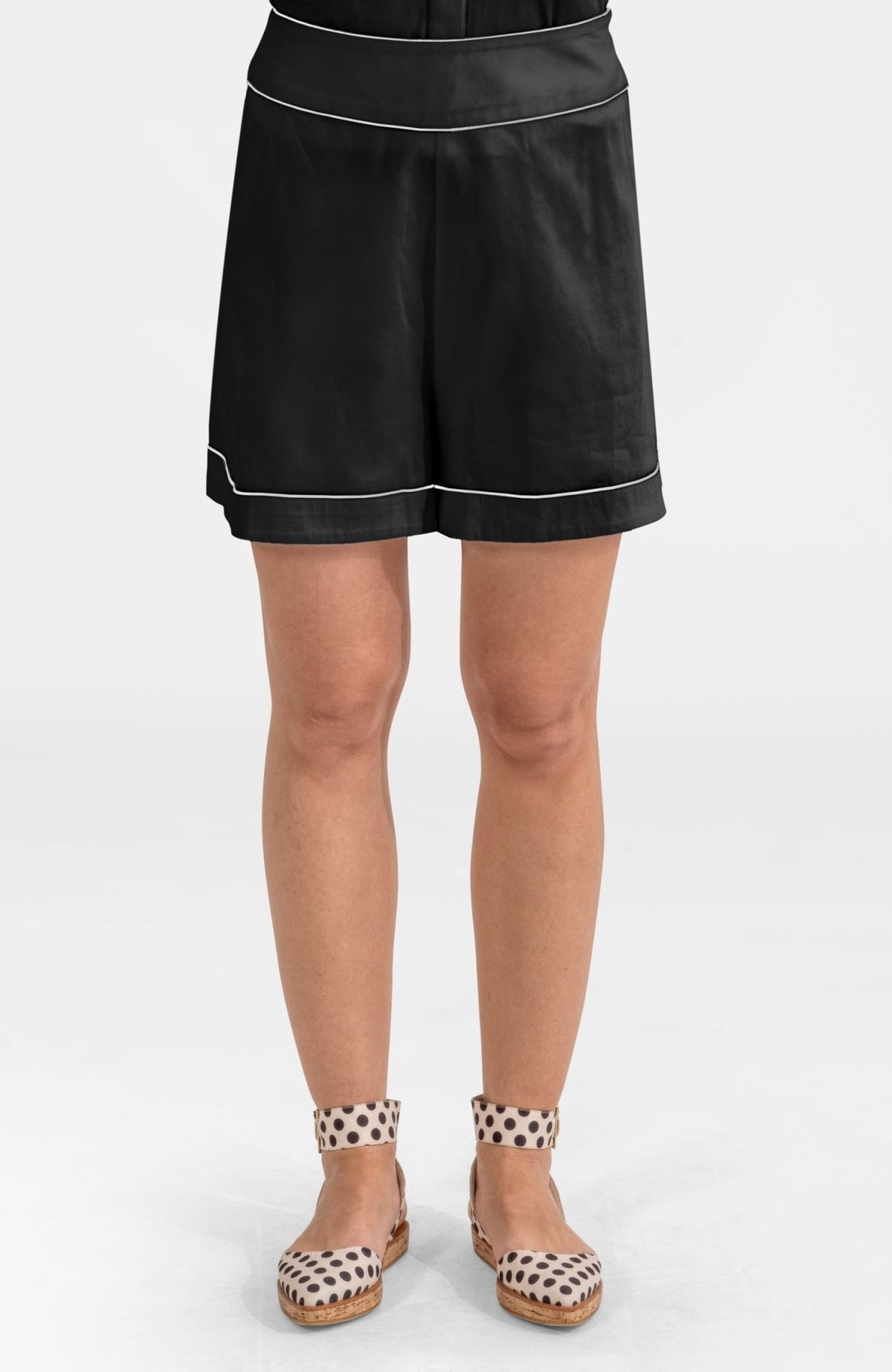 Pip Pip Piping Shorts - Solid Black